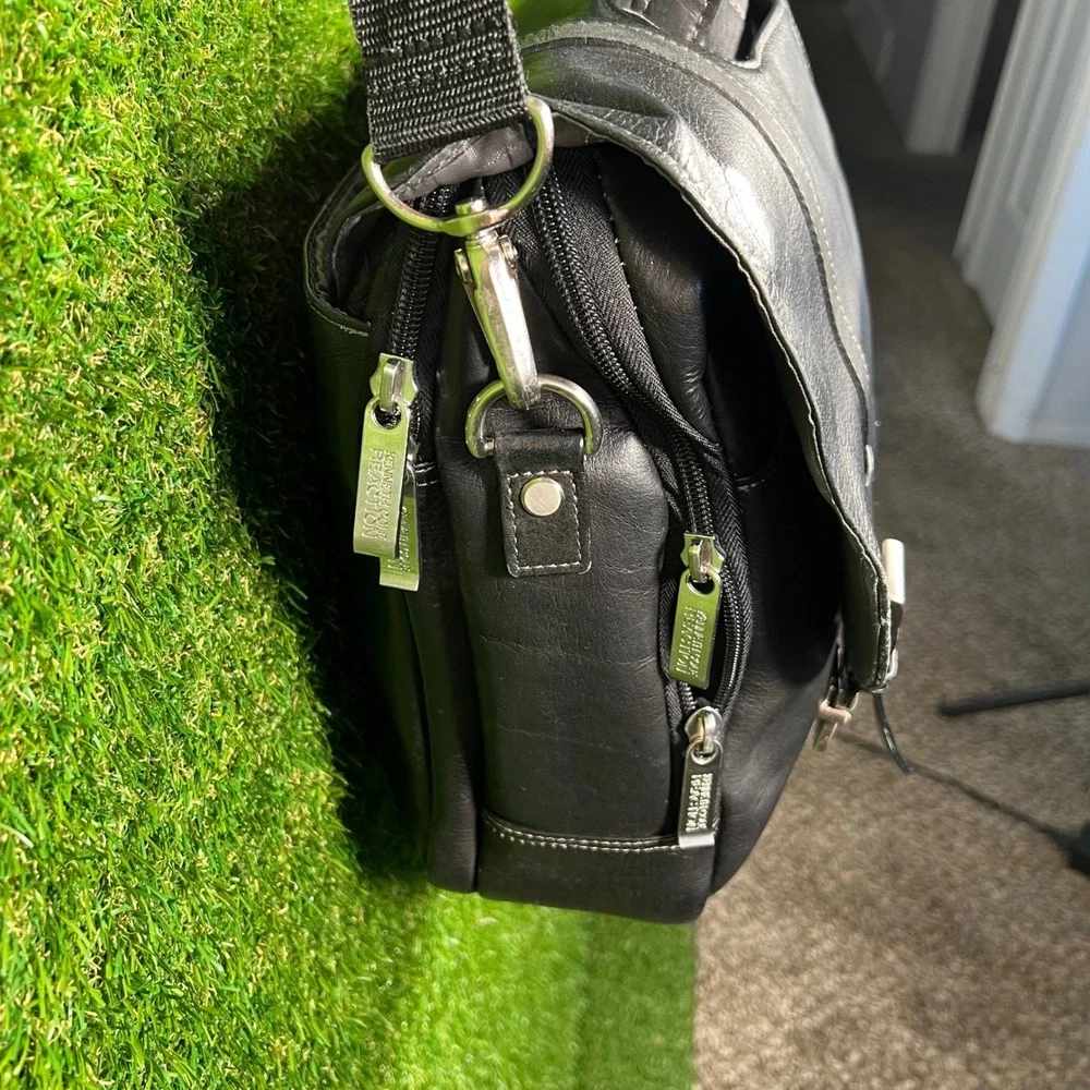 Kenneth Cole Reaction Black Leather Messenger Bag Laptop Briefcase
